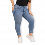 Jeans Capri Azul Claro Talla Grande – Detalle Único y Comodidad Total P2225823 - Imagen 2