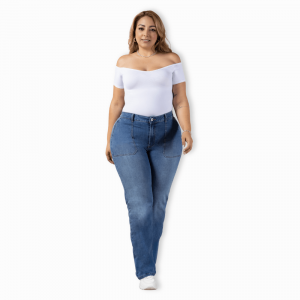 Jeans bota recta talla grande azul medio tiro alto elasticado para mujer.
