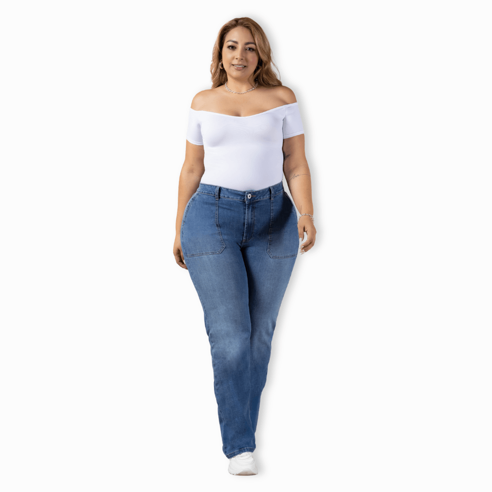 P22036055 (2) (1) Jeans bota recta talla grande azul medio tiro alto elasticado para mujer.
